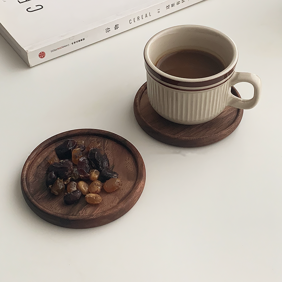Posavasos de madera aislante de nogal japonés sin pintar